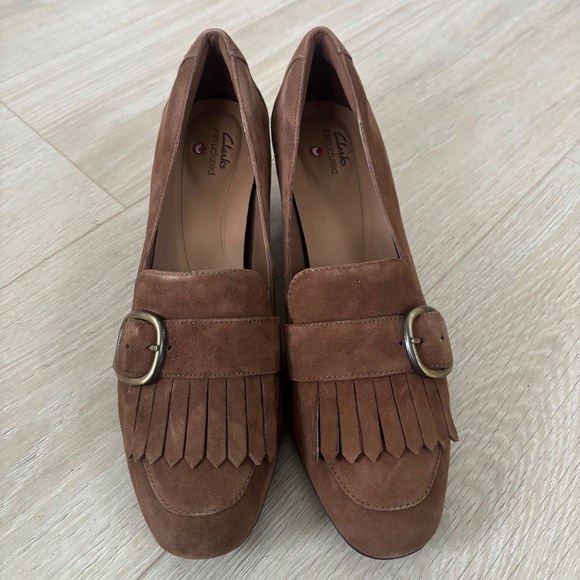 NWOT Clarks Suede  Fringe heeled loafer dark brown - Picture 1 of 7